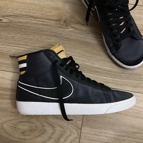 Nike shoes - Picture 3 of 4